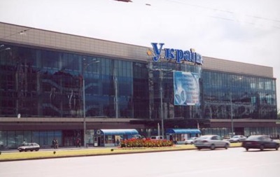 У Києві евакуювали два торгові центри через повідомлення про мінування