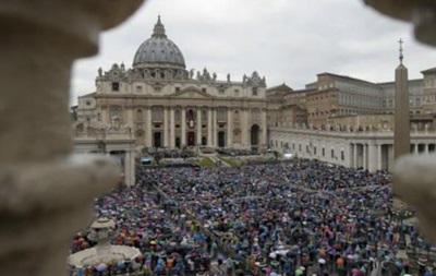 В Ватикане проходит пасхальная месса