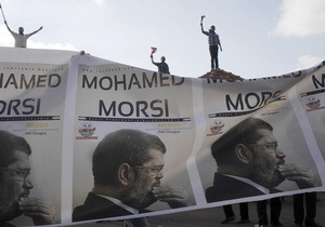 Стоя как дерево. Президент Египта готов умереть за демократию