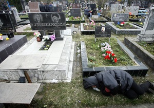 В Киеве в поминальные дни на кладбища будет курсировать дополнительный транспорт