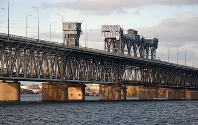 У Херсоні на мосту намагалися встановити прапор  Новоросії 