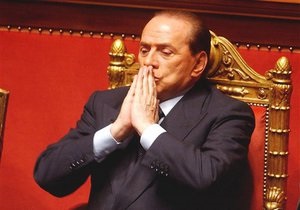 Берлускони пообещал не отдавать Италию в руки коммунистов