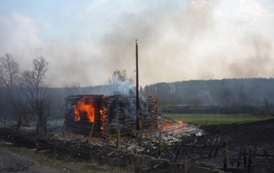 У Київській області горять дачні ділянки