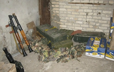 У Лисичанську знайшли гараж з вибухівкою