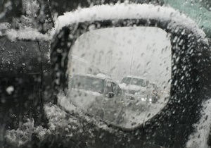 В Запорожской области более 300 человек были заблокированы в автомобилях из-за снега