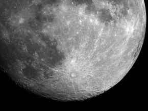 Индийский лунный зонд нашел новое доказательство наличия воды на Луне