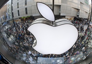 Магазины Apple во всем мире в память о Джобсе погасили яблочные логотипы
