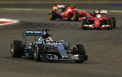 Формула 1: Льюїс Хемілтон виграє Гран-прі Бахрейну