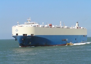 СМИ: Захваченное судно Asian Glory перевозило не только автомобили, но и оружие