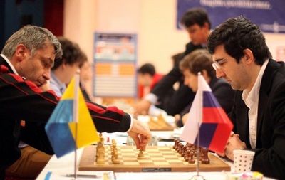 На чемпіонаті світу з шахів українці стартували з перемоги над росіянами