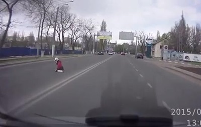 В Одессе байкер  потерял  на ходу девушку и не заметил