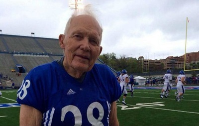 Ветеран Второй мировой войны сделал тачдаун в матче по американскому футболу