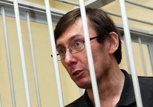 Защита Луценко просит суд вынести ему оправдательный приговор