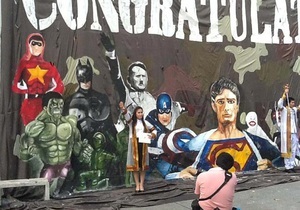 Университет Таиланда извинился за плакат с Гитлером, изображенным среди супергероев