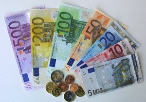 Евро незначительно вырос на межбанке