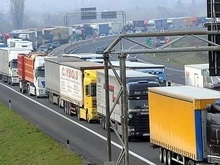 Черновецкий сделает платным въезд в Киев для грузовиков