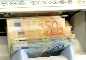 Межбанк: Евро замедлил падение