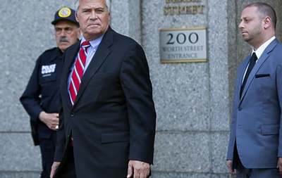 Глава сенату штату Нью-Йорк пішов з посади після звинувачення в корупції