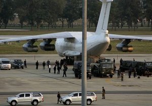 СМИ: Задержанный в Таиланде самолет с оружием летел в Украину