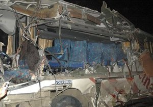 В Эквадоре автобус упал в пропасть: 34 погибших