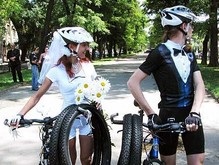 В Днепропетровске состоялась велосвадьба