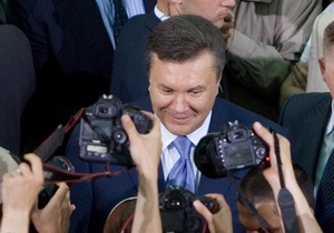 Охрана Януковича повалила журналиста СТБ на пол