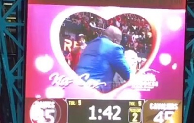 Легендарный баскетболист поцеловал комментатора во время матча Атланта - Кливленд