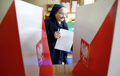 Второй тур президентских выборов начался в Польше