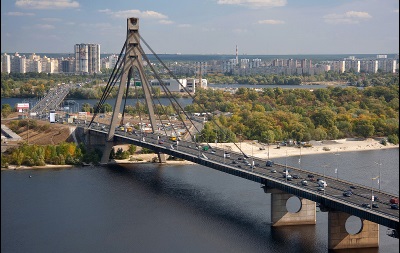 В Киеве на три дня ограничат движение на Московском мосту