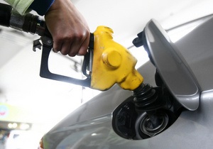 Азаров заявил, что Кабмин не ограничивал цену на бензин и дизельное топливо
