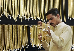 Золото впервые в истории преодолело отметку в $1900 за унцию
