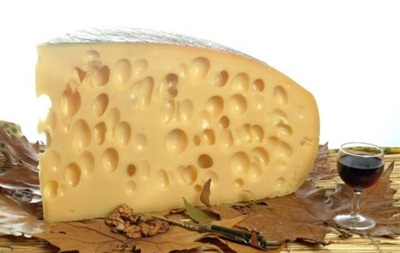 Вчені з ясували природу виникнення дірок у швейцарському сирі