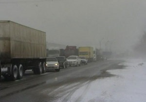 На Ставрополье около 200 автомобилей сутки стоят в пробке