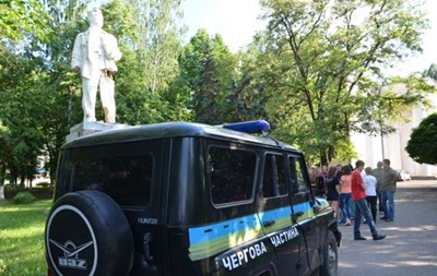 У Слов янську намагалися знести пам ятник  першому сепаратистові 