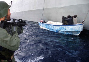Корабль ВМС США задержал восьмерых пиратов в Аденском заливе
