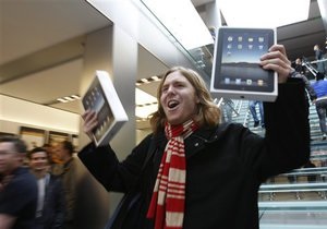 Первый день продаж iPad: Apple продала 300 тысяч устройств
