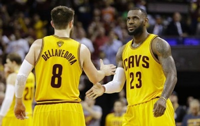 NBA: Джеймс и Деллаведова выводят Кливленд вперед