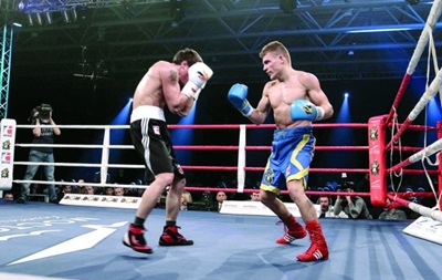 Беринчик дебютирует в профессиональном боксе на разогреве у Усика