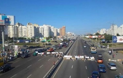 Движение на проспекте Бажана в Киеве возобновлено