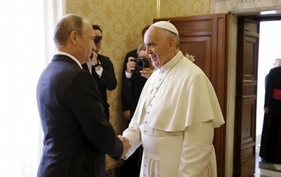 Папа Римський закликав Путіна сприяти відновленню миру в Україні