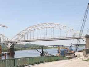 Железнодорожники сообщили о замедлении строительства моста в Киеве