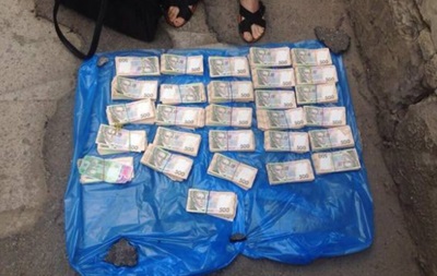 Харківського чиновника спіймали на хабарі сумою 1,4 мільйона гривень