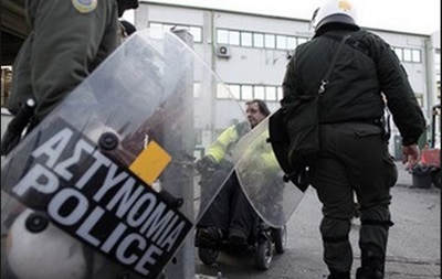 Анархисты напали на офис центристской партии в Греции