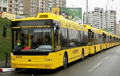 В Киеве на проспекте Победы остановились троллейбусы