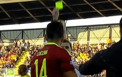 Игрок Венесуэлы получил карточку за то, что спешил выйти на замену
