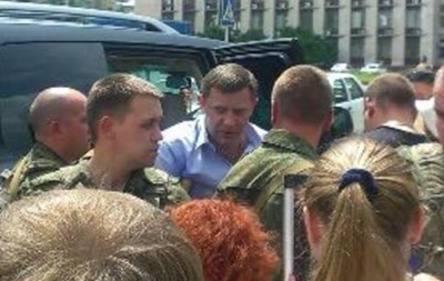 К протестующим в Донецке приехал глава ДНР