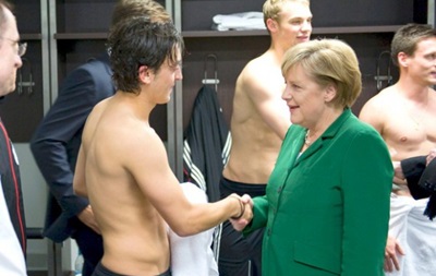 Озіл: Шкодую, що не зробив селфі з Меркель