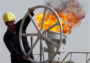 Мировые цены на нефть продолжают снижаться до минимумов за год