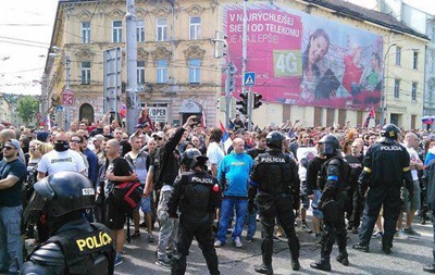 В Словакии антииммиграционный митинг перерос в столкновения с полицией