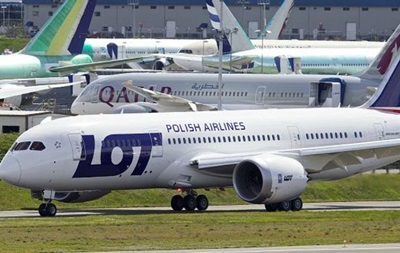 Рейси польської авіакомпанії скасували через атаки хакерів